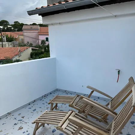 Mansarda Διαμέρισμα *